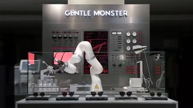 “亚洲带货王”集体出镜，给一个单价不足2000块钱的墨镜打广告？