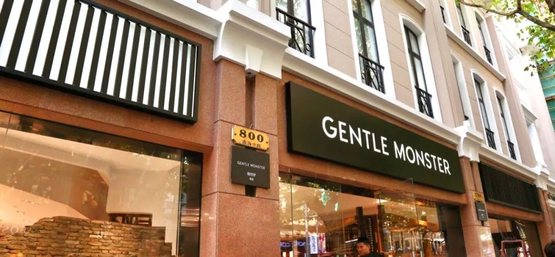 “亚洲带货王”集体出镜，给一个单价不足2000块钱的墨镜打广告？