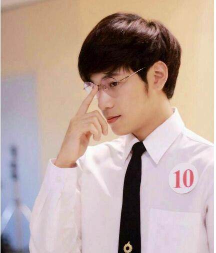 戴眼镜禁欲系的男星,戴眼镜帅哥禁欲系