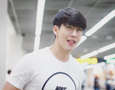 戴眼镜禁欲系的男星,戴眼镜帅哥禁欲系