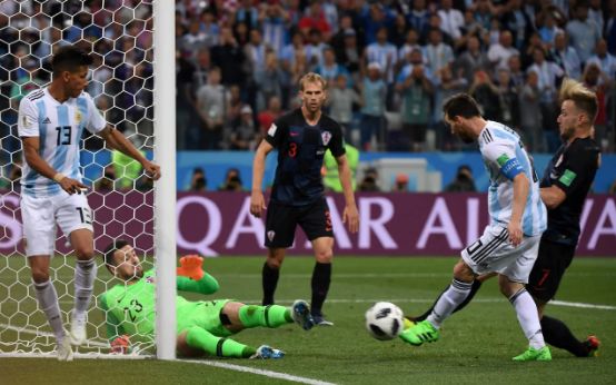 伟大的梅西让阿根廷不再哭泣,阿根廷梅西时隔多年依旧经典