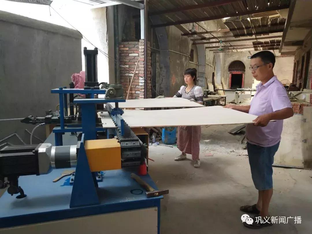 贫困夫妻自主创业小小木箱带来大收益