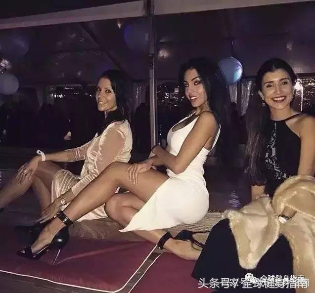 她用蜜桃臀彻底征服C罗，这个亿万少女的情敌竟是个灰姑娘？！