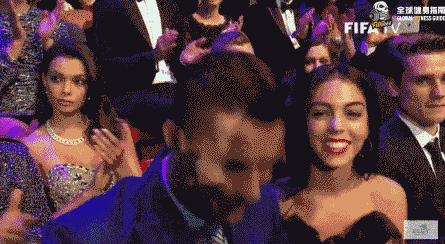 她用蜜桃臀彻底征服C罗，这个亿万少女的情敌竟是个灰姑娘？！