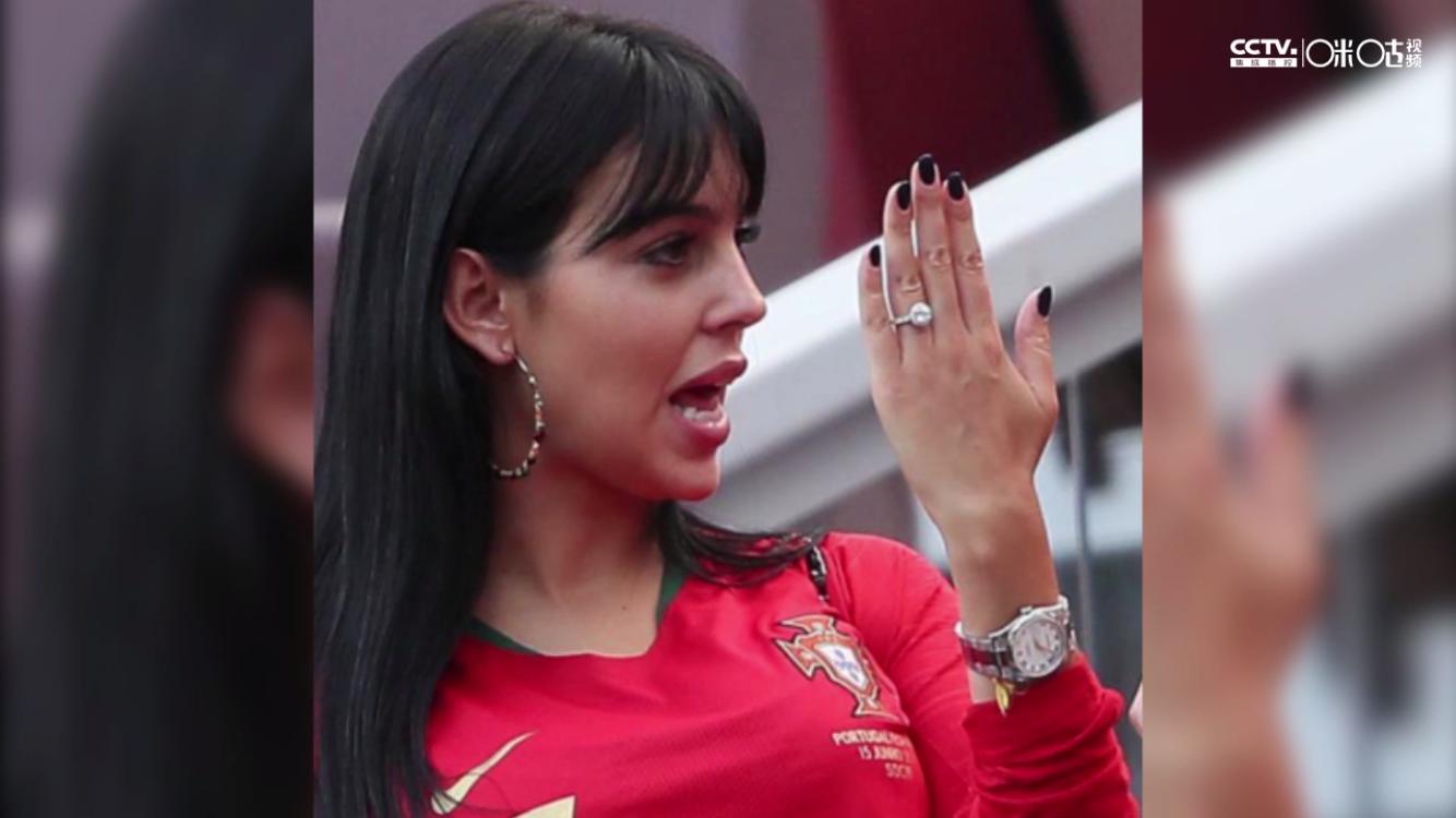 c罗女友秀戒指,c罗女友秀