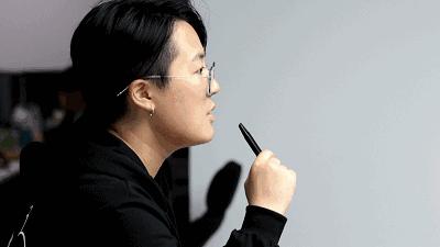 是不是全世界的男人,都用抽烟来纾解郁闷?