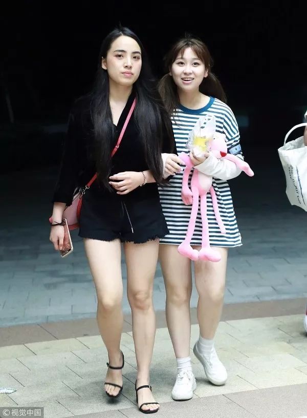 被101小姐姐的颜值折服，可看腿你就吃鲸了！