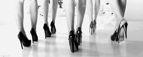 被101小姐姐的颜值折服，可看腿你就吃鲸了！