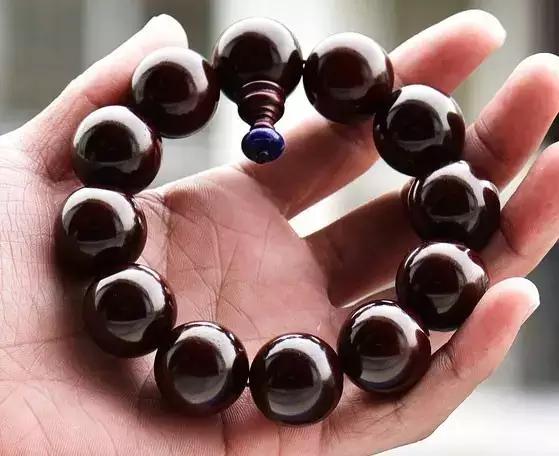 佩戴佛珠手串的一些讲究不妨看看,佩戴108颗佛珠手串的讲究