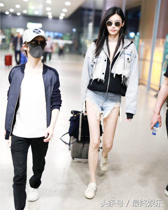 奚梦瑶维密秀翅膀,奚梦瑶与其他人走秀对比