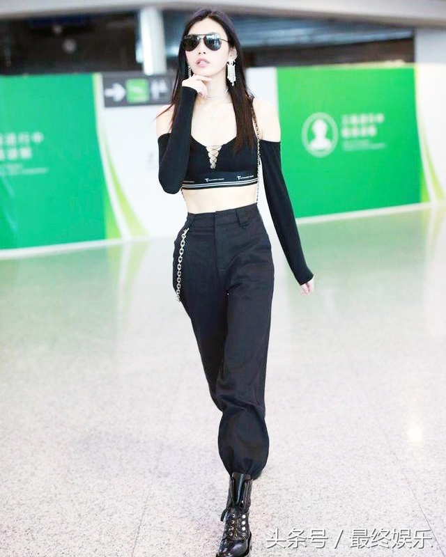 奚梦瑶维密秀翅膀,奚梦瑶与其他人走秀对比