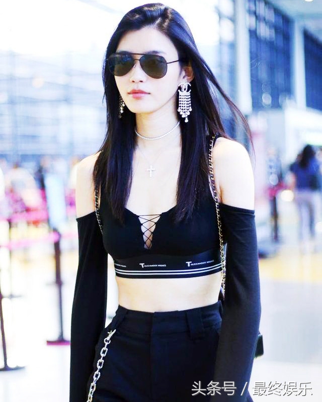 奚梦瑶维密秀翅膀,奚梦瑶与其他人走秀对比