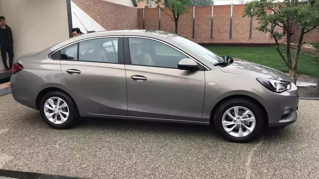 别克全新凯越是四缸吗,05年别克凯越情怀车