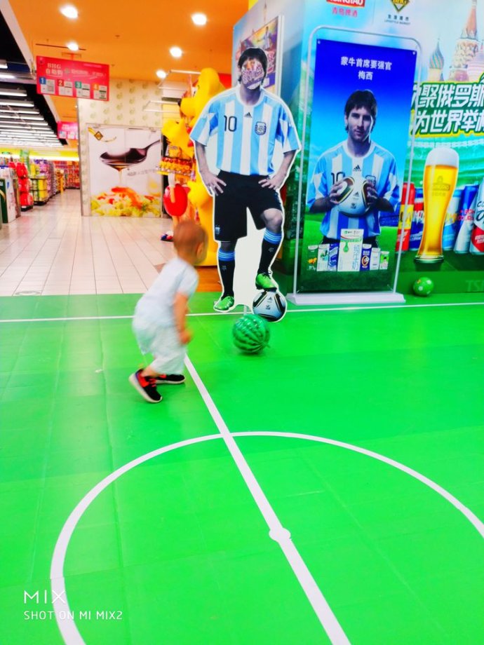 中国女足看足球赛,中国足球看女足