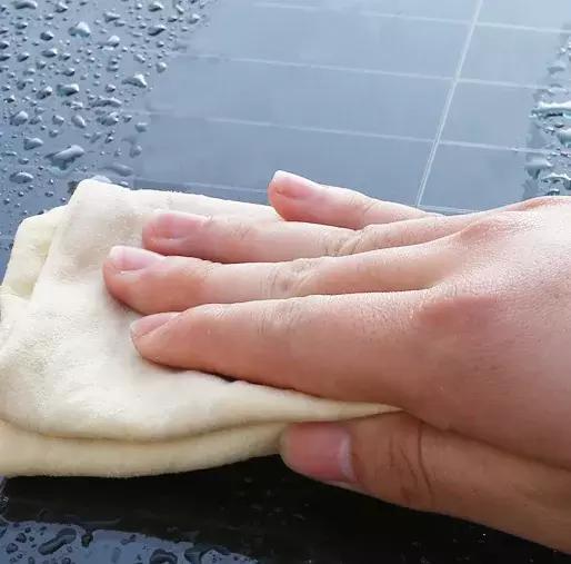 雨天车胎甩泥巴,雨天开车甩泥巴