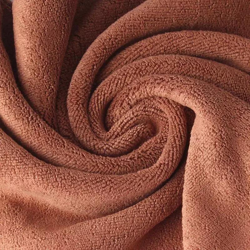 雨天车胎甩泥巴,雨天开车甩泥巴