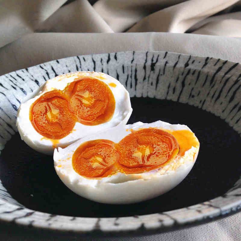 烘焙咸鸭蛋怎么挑选,咸鸭蛋流油怎么挑选