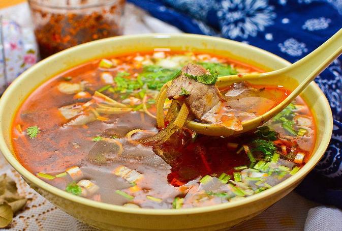 牛肉汤就是用牛肉做成的汤，看是废话的肺腑之言