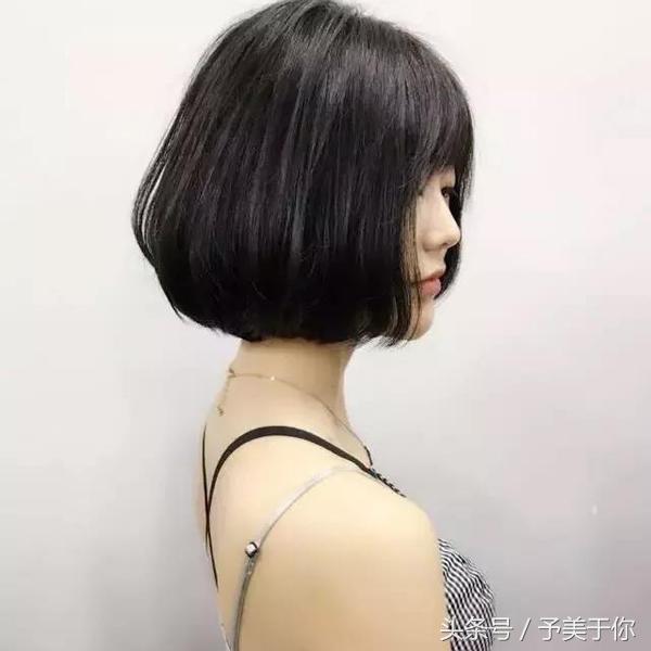 最近流行的造型烫发,瘦脸中长款烫发