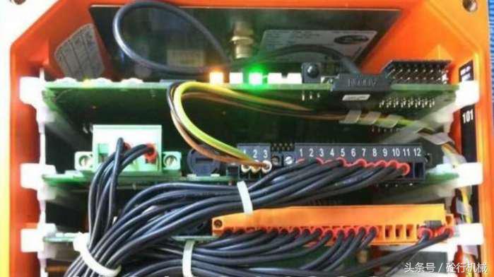 混凝土搅拌机遥控器故障,泵车遥控器失灵教你一招