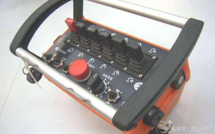 混凝土搅拌机遥控器故障,泵车遥控器失灵教你一招