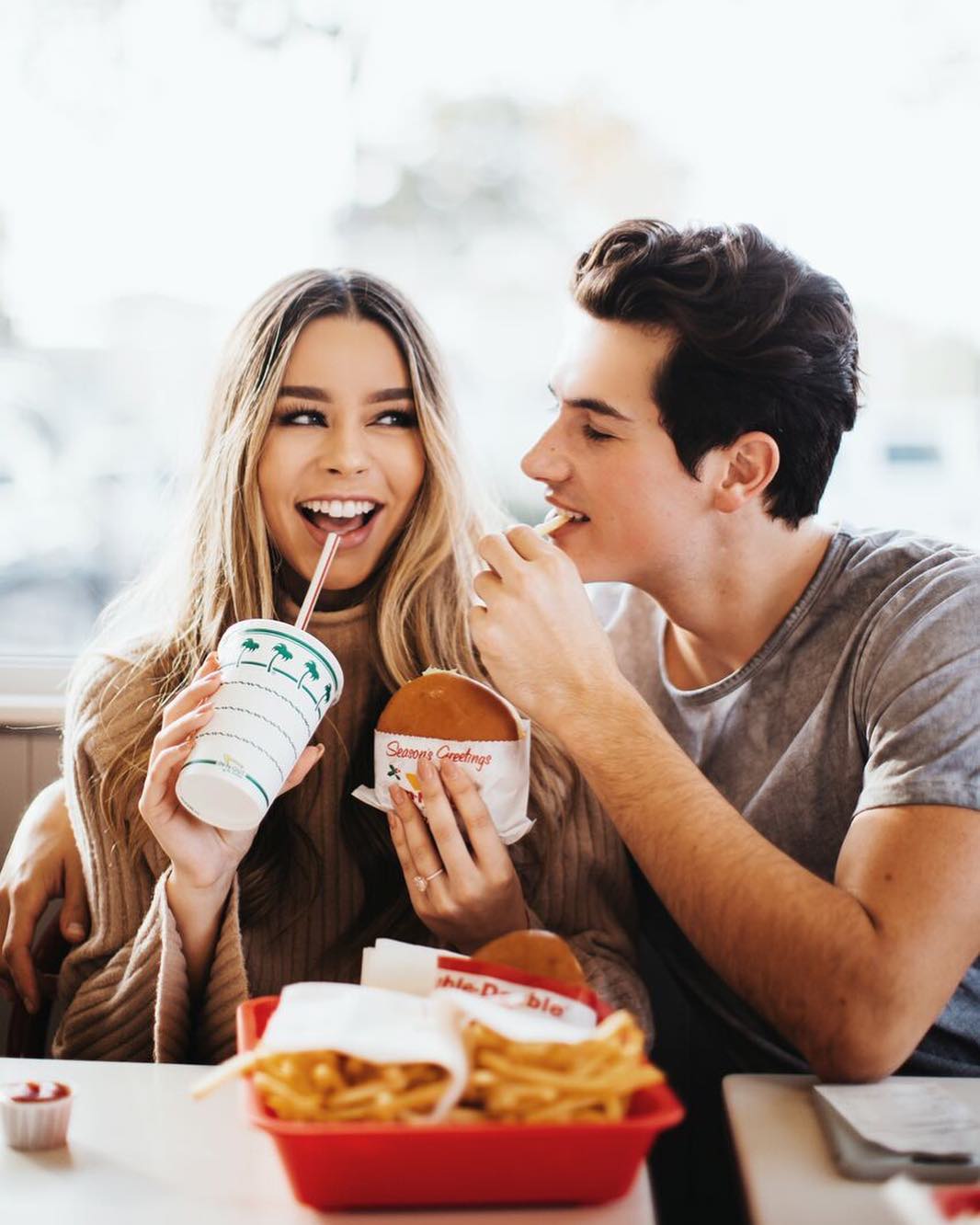 海边情侣拍照姿势大全一个人,武功山拍照姿势大全情侣夏天