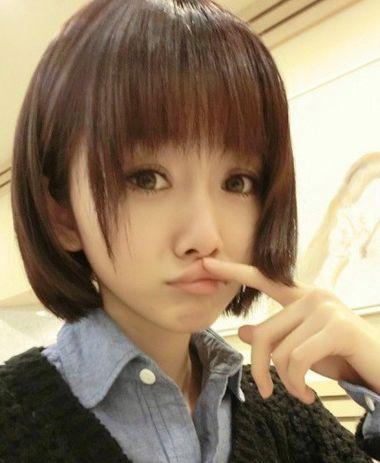 超长直发怎么扎俏皮可爱,怎么用直发棒卷出俏皮卷发