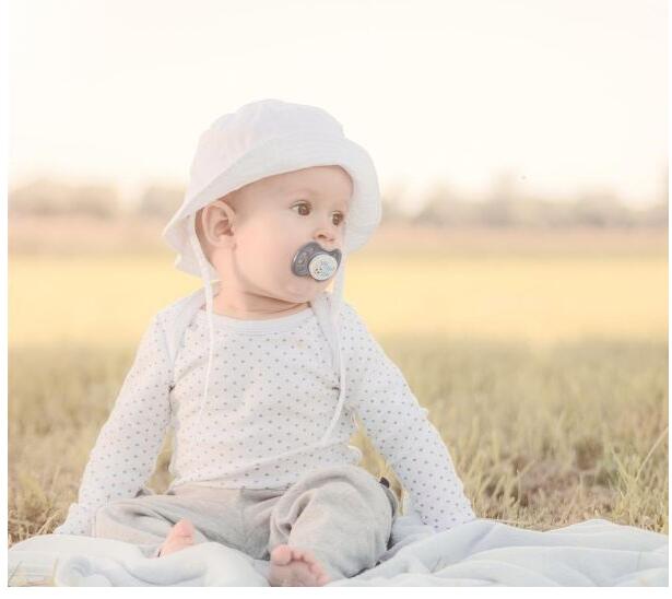 宝宝黑什么时候能变白,天生黑的宝宝怎么变白