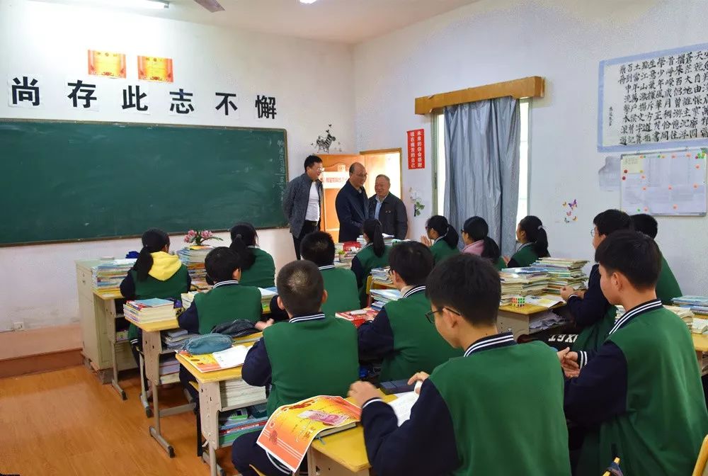 江苏省孩子高考超一本线120分,孩子高考成绩高出二本线10分