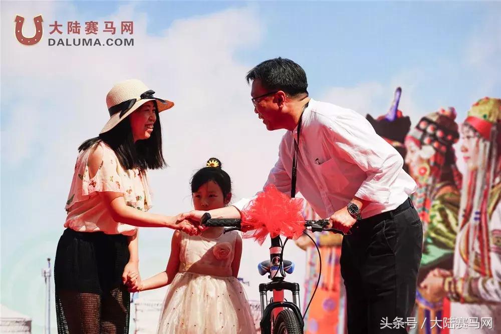 2018伊泰大漠马业系列纯血速度赛马赛事“鄂尔多斯金杯”圆满举办