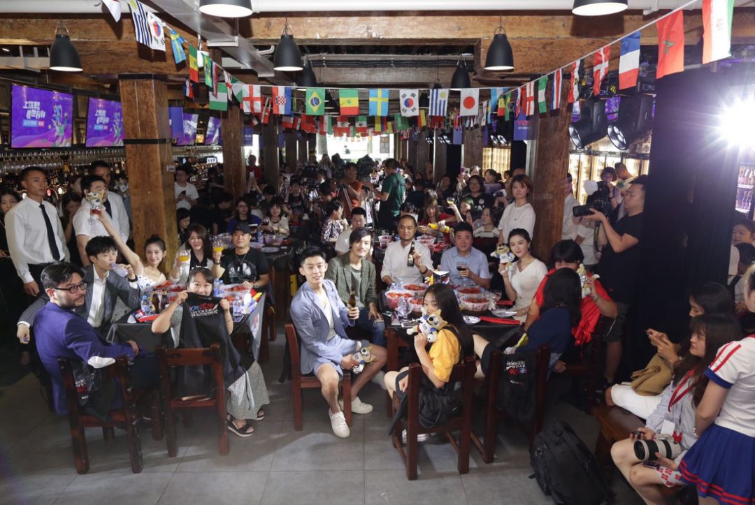 鹿晗评c罗和梅西,鹿晗谈c罗和梅西哪个厉害