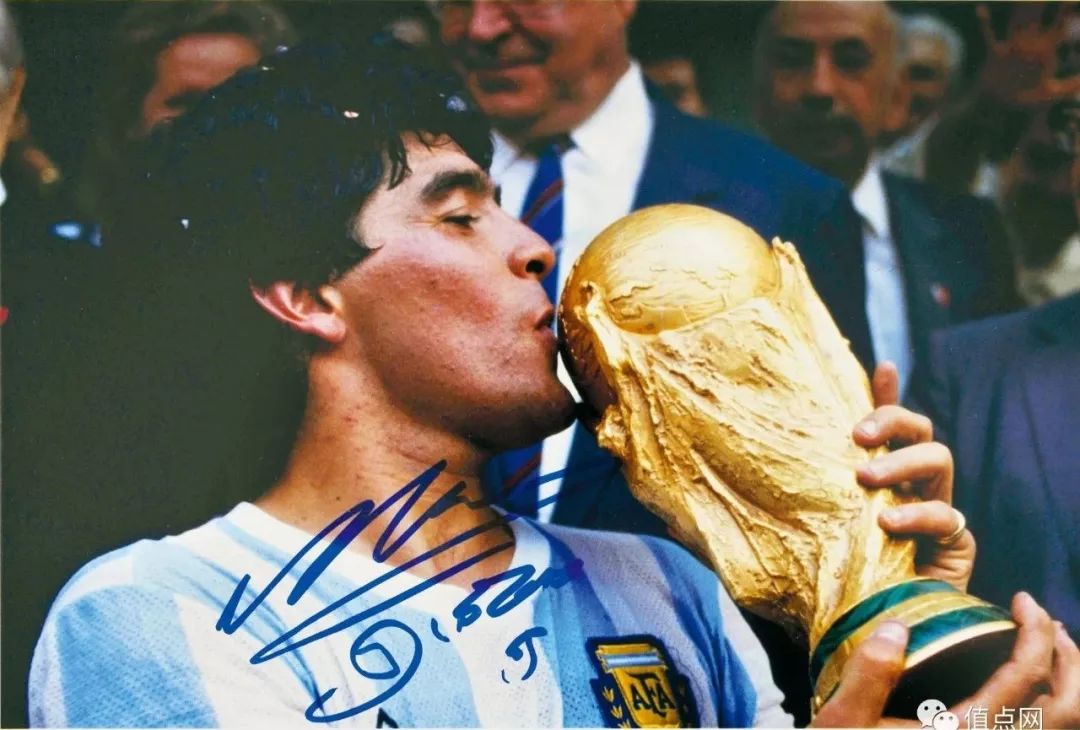 怀缅足球强国风光｜北京春拍的「世界杯*物文**」