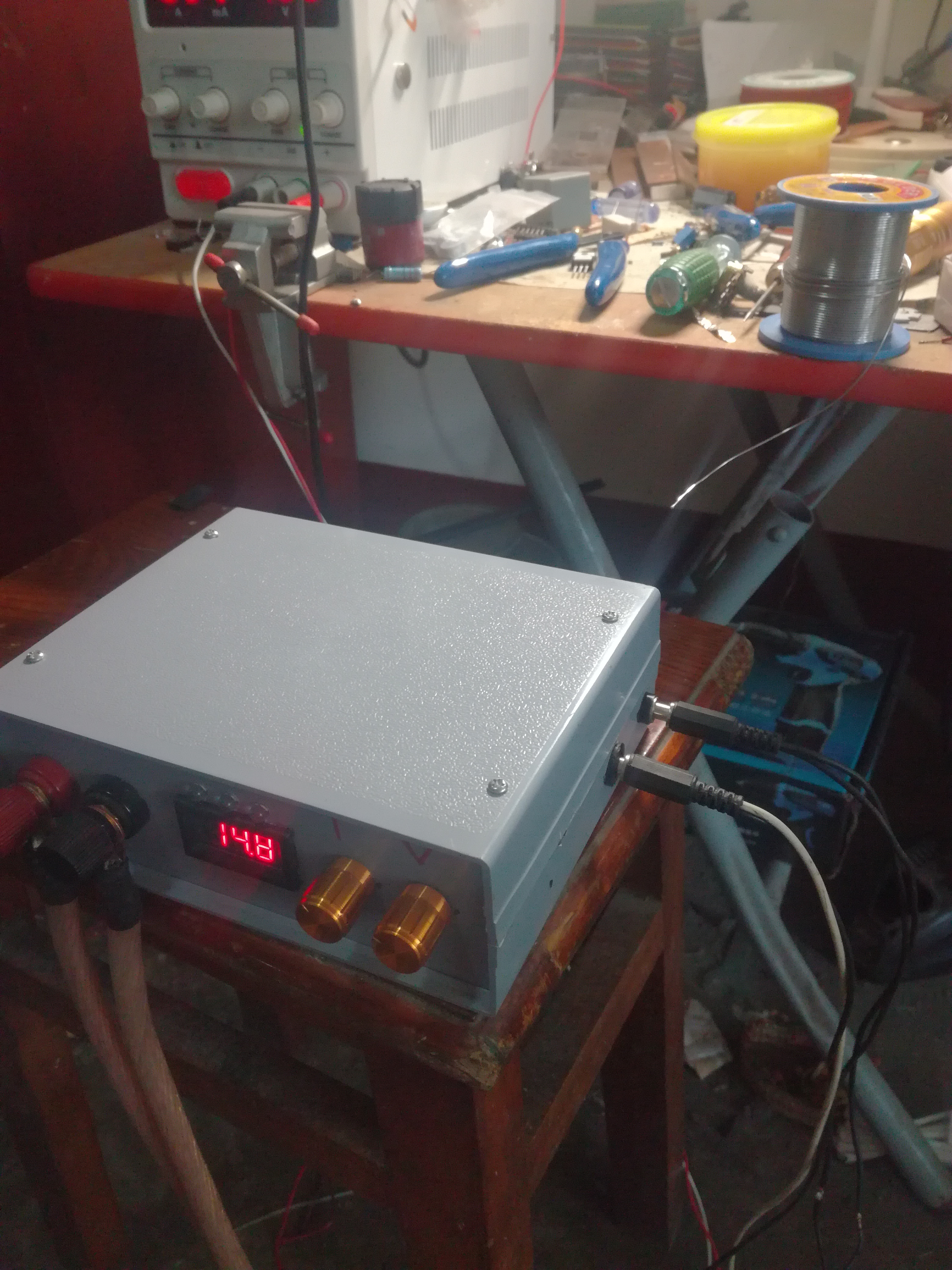 用两个2.7v500uf电容做点焊机,用10000uf电容做点焊机