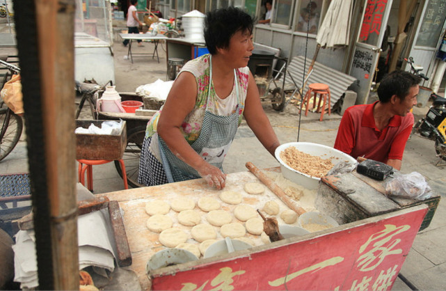 夜市吊炉小吃,路边摊卖的小吃干净吗