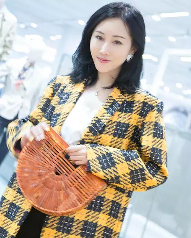 借着世界杯，你在米兰巴黎找不到的限量款，我居然在俄罗斯找到了