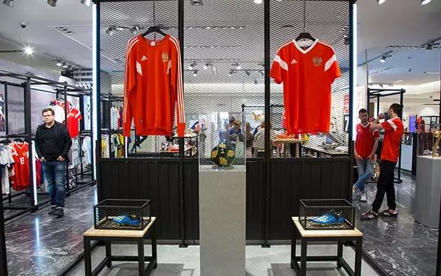 借着世界杯，你在米兰巴黎找不到的限量款，我居然在俄罗斯找到了