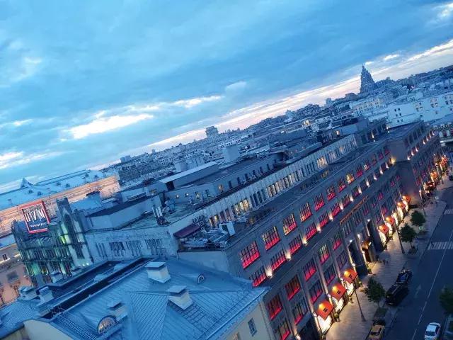 借着世界杯，你在米兰巴黎找不到的限量款，我居然在俄罗斯找到了