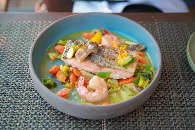 借着世界杯，你在米兰巴黎找不到的限量款，我居然在俄罗斯找到了