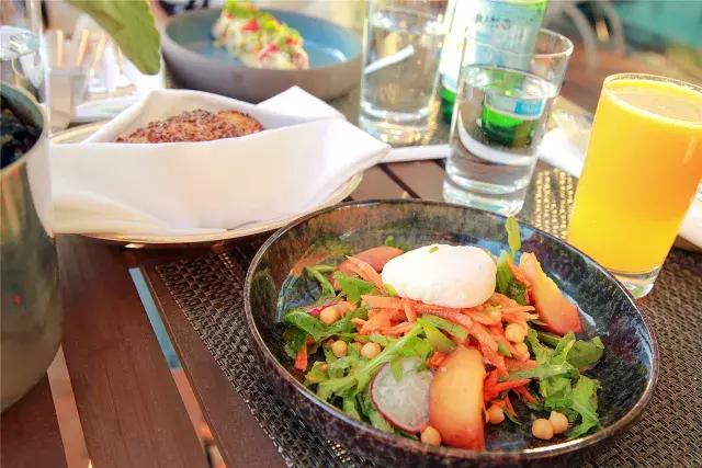 借着世界杯，你在米兰巴黎找不到的限量款，我居然在俄罗斯找到了