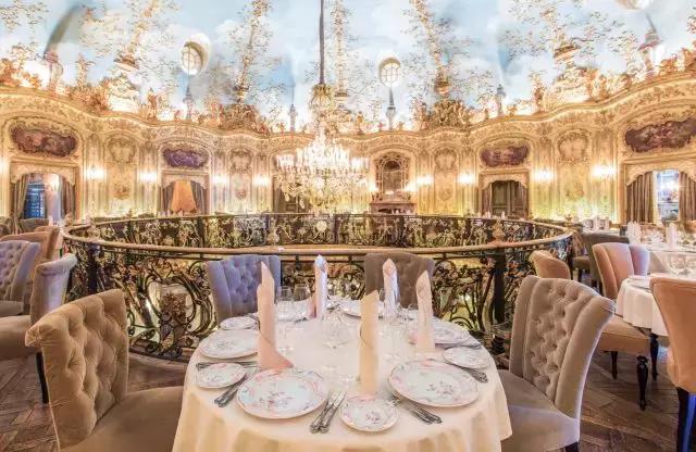 借着世界杯，你在米兰巴黎找不到的限量款，我居然在俄罗斯找到了