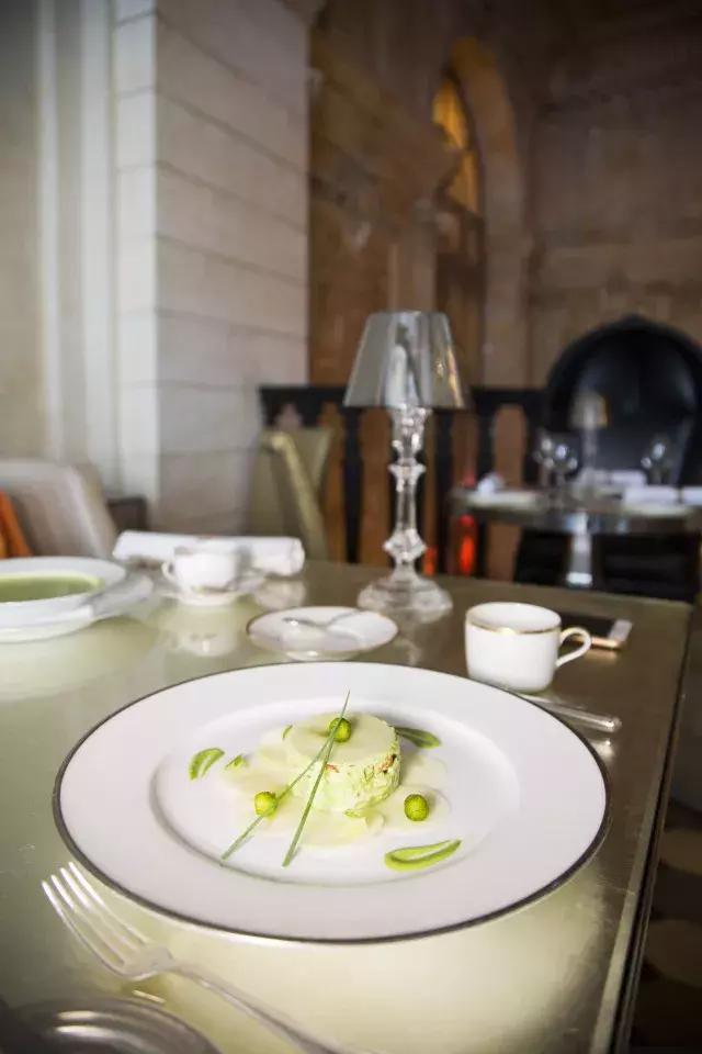 借着世界杯，你在米兰巴黎找不到的限量款，我居然在俄罗斯找到了