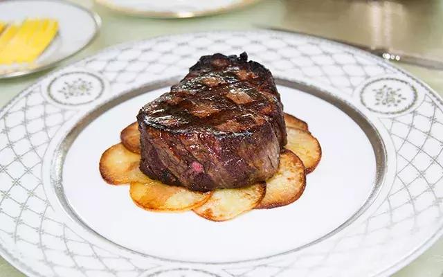 借着世界杯，你在米兰巴黎找不到的限量款，我居然在俄罗斯找到了