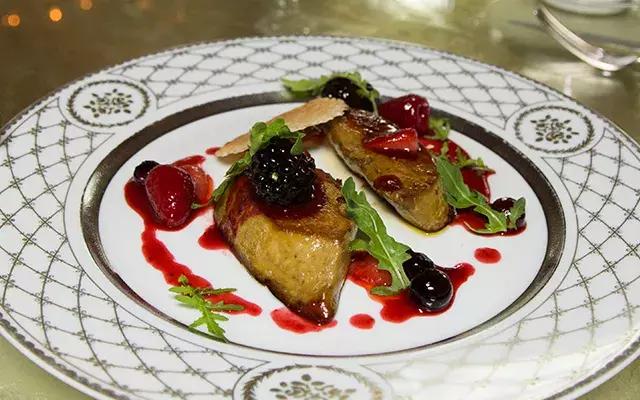 借着世界杯，你在米兰巴黎找不到的限量款，我居然在俄罗斯找到了