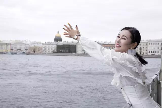 借着世界杯，你在米兰巴黎找不到的限量款，我居然在俄罗斯找到了