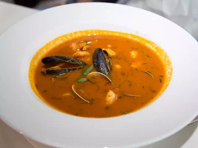 借着世界杯，你在米兰巴黎找不到的限量款，我居然在俄罗斯找到了