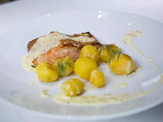 借着世界杯，你在米兰巴黎找不到的限量款，我居然在俄罗斯找到了