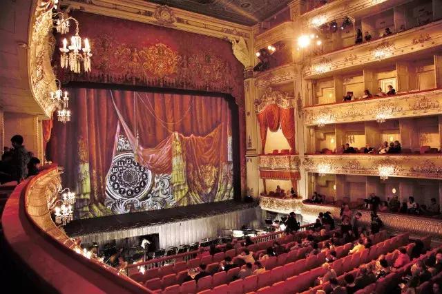 借着世界杯，你在米兰巴黎找不到的限量款，我居然在俄罗斯找到了