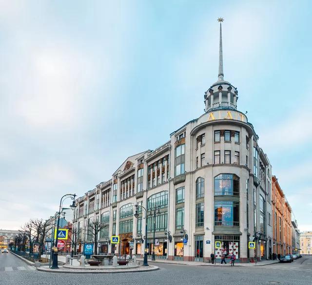 借着世界杯，你在米兰巴黎找不到的限量款，我居然在俄罗斯找到了