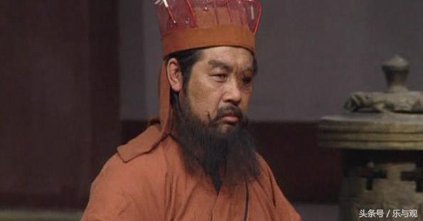 三国这个硬汉，眼睛中箭，大喊了八个字，竟活生生吃掉自己眼睛！