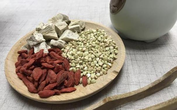 转氨酶偏高,说明肝脏已经严重受损,枸杞一种吃法,降酶防肝癌